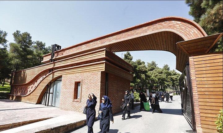 نصب سردیس بانو حدیدچی در بوستان بانوان منطقه 4 نصب سردیس بانو حدیدچی در بوستان بانوان منطقه 4
