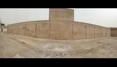 بازسازی منزل: انتها فاز نخست بازسازی دیوار کاروانسرای شاه عباسی سمنان