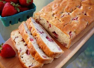 طرز تهیه نان توت فرنگی به 3 روش کرمدار، ساده و بریوش